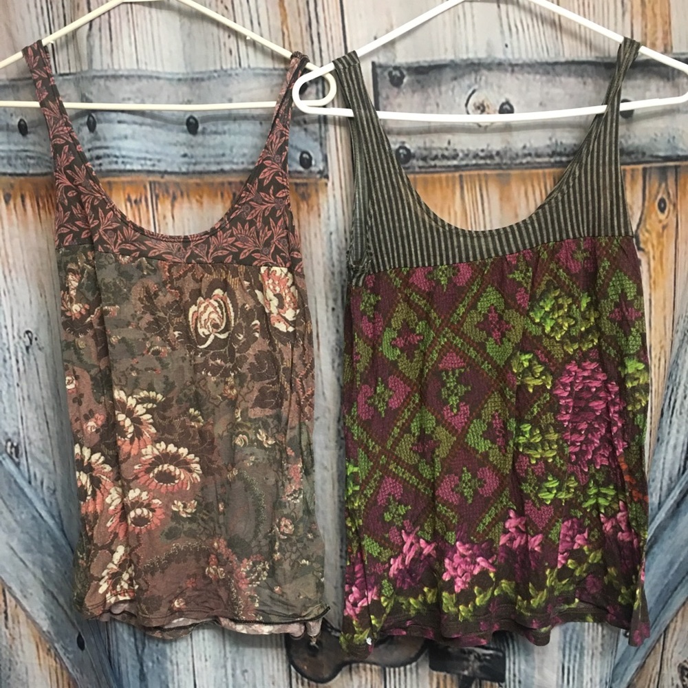 Lot of 2 tanks